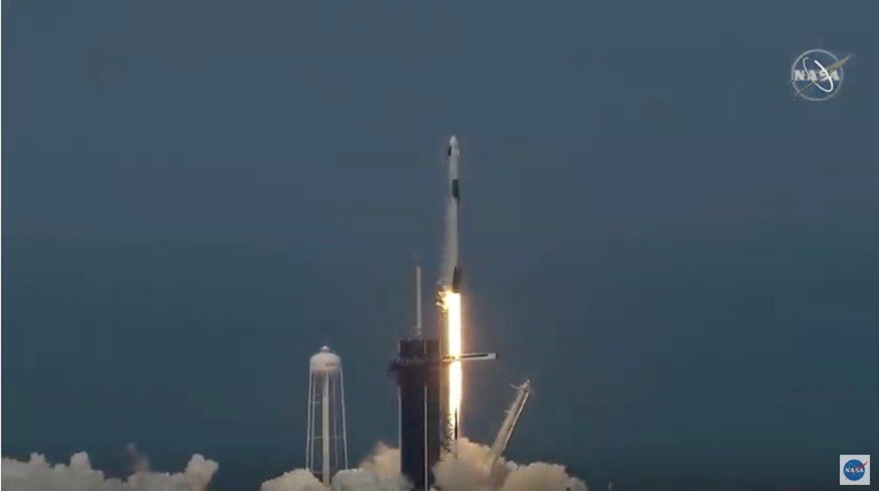 Победа здравого смысла: сеть &quot;взорвалась&quot; мемами, как Маск утер нос &quot;Роскосмосу&quot;