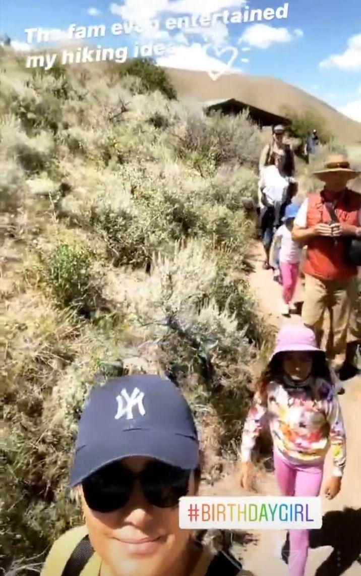 Никакой ревности: жена Брюса Уиллиса отметила день рождения с мужем и его бывшей супругой