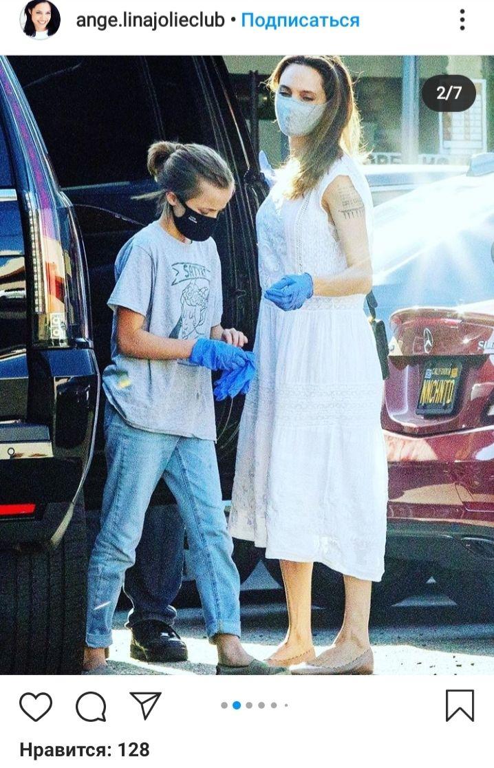 Просто и стильно: Анджелина Джоли подчеркнула стройную фигуру трендовыми летними вещами