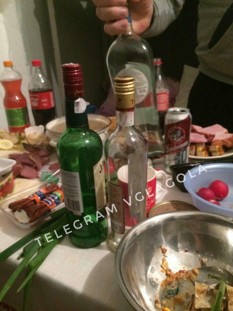 Рай для затриманих: в мережі з'явилися фото шикарного застілля в Ужгородському СІЗО