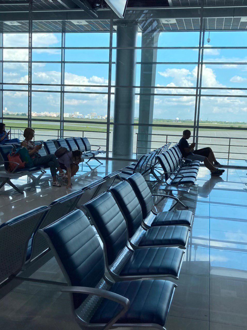 Украинка шокировала правдой о соблюдении карантина в аэропорту Харькова