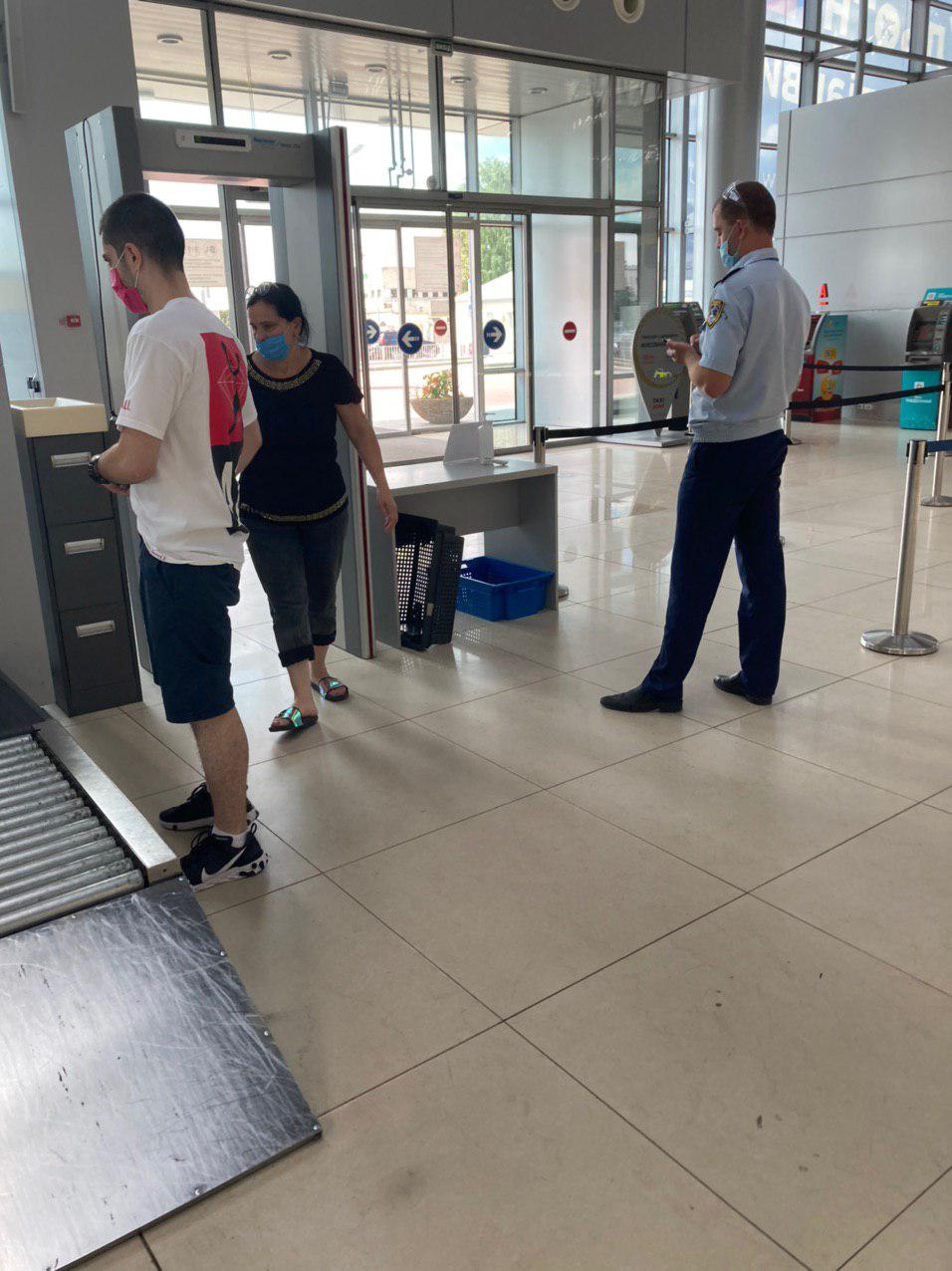 Украинка шокировала правдой о соблюдении карантина в аэропорту Харькова