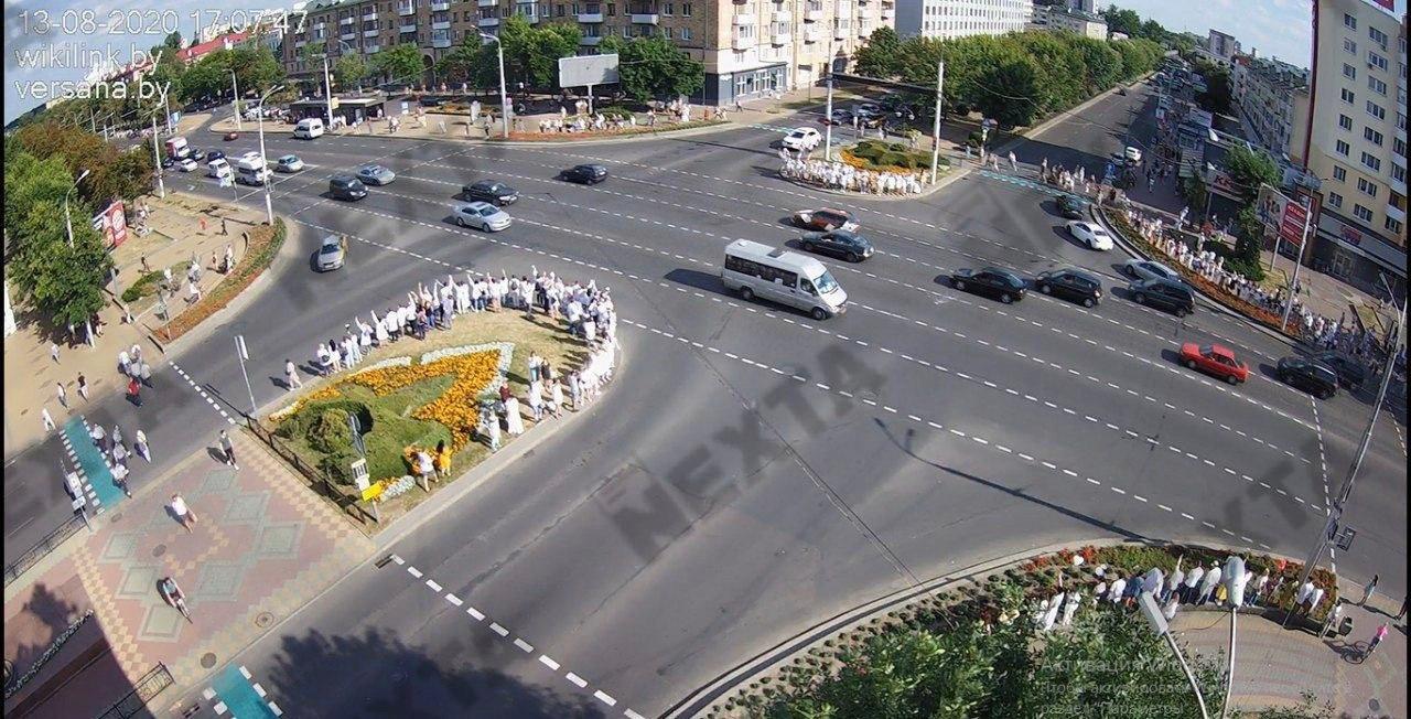В Минске маленький мальчик раздавал конфеты протестующим: трогательное видео