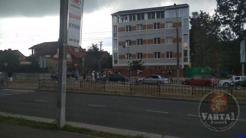 Во Львове люди вышли на митинг из-за педофила: в чем причина (фото)