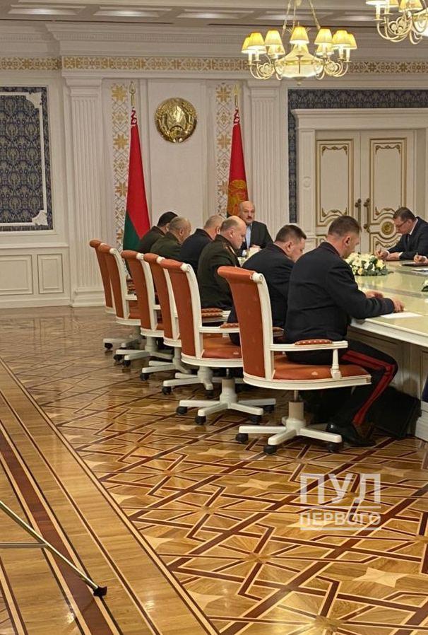 Лукашенко на тлі протестів зібрав нараду з силовиками