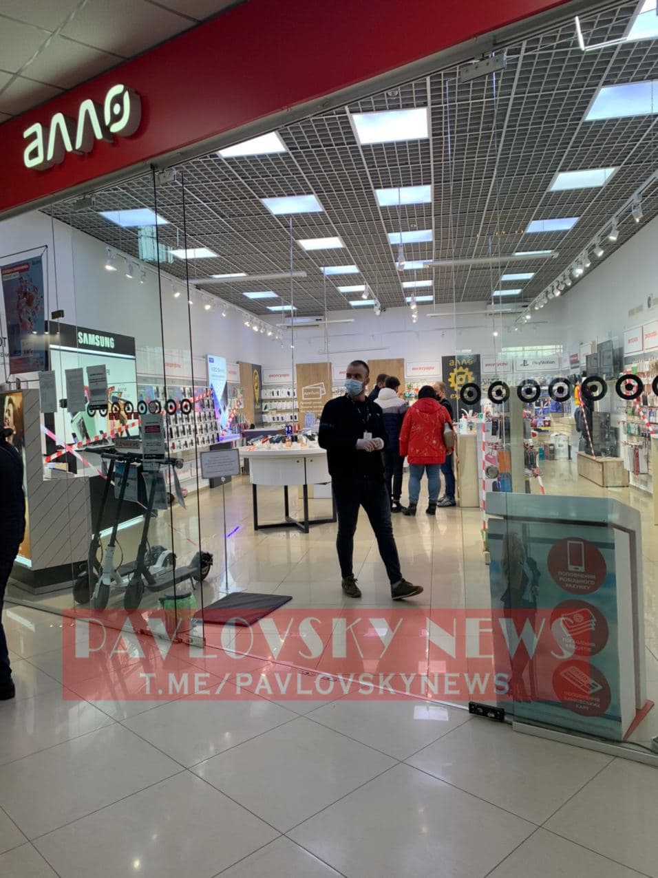 У Полтаві магазини &quot;перевзулися&quot; у точки для продажу антисептиків (фото)