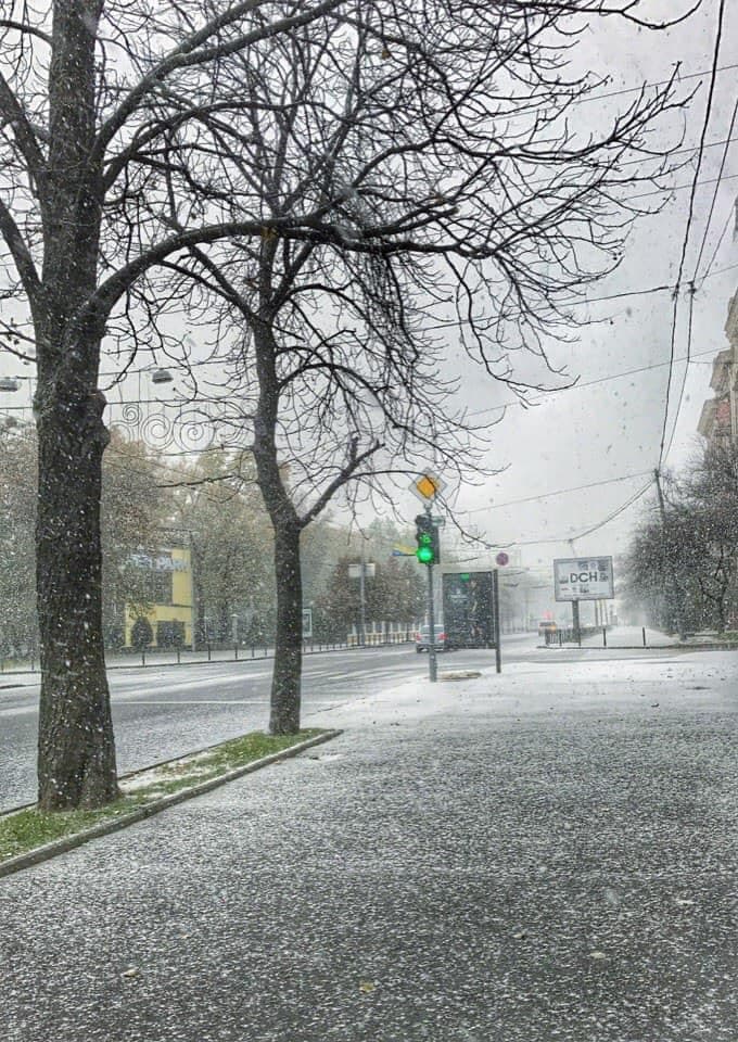 Україну засипає першим снігом: неймовірні фото зимової казки