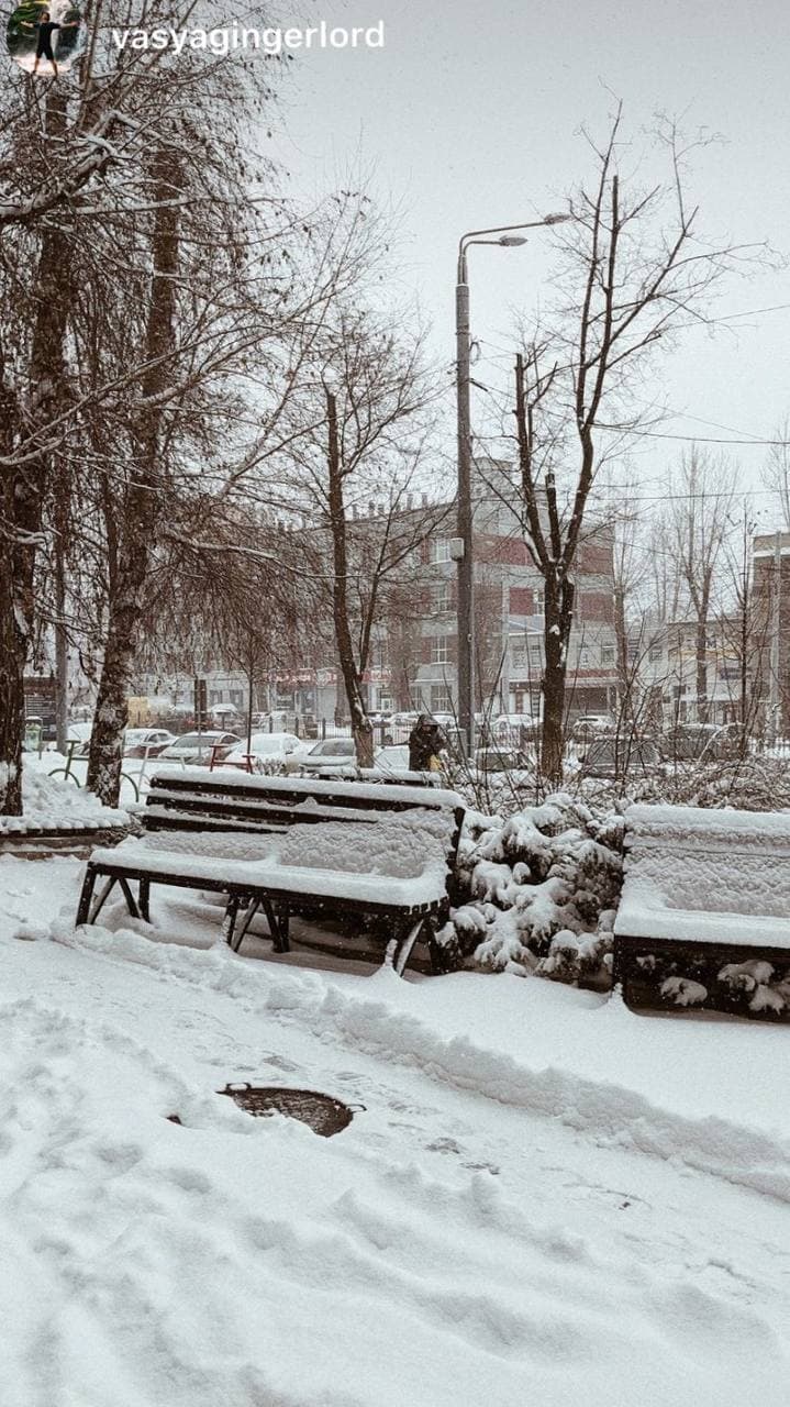 В Харьков пришла настоящая зима: город засыпало снегом (фото)