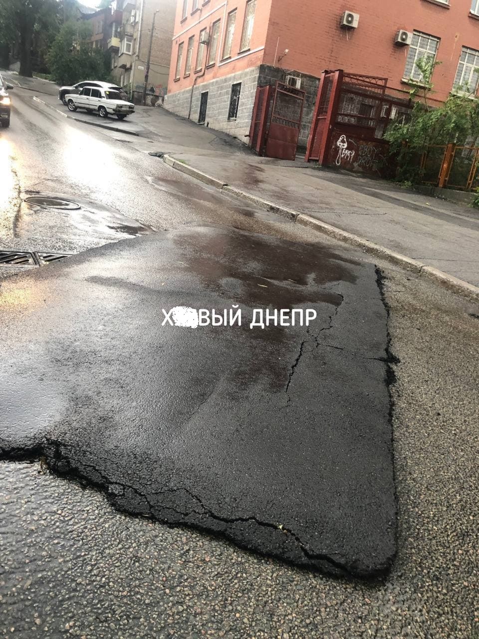 Сильна гроза наробила лиха в Дніпрі: відео наслідків негоди