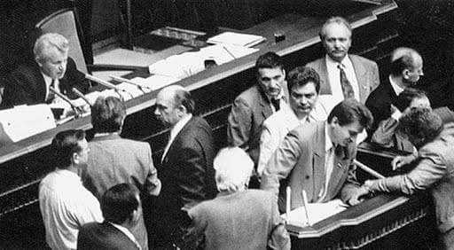 Дивіться, як приймали Конституцію України 25 років тому: історичні фото