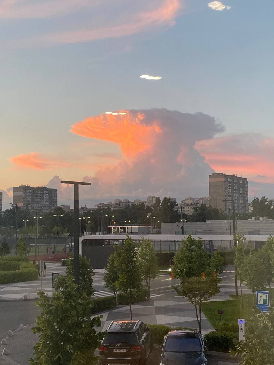 &quot;Ядерні&quot; хмари налякали жителів Києва: &quot;невже Чорнобиль?&quot;