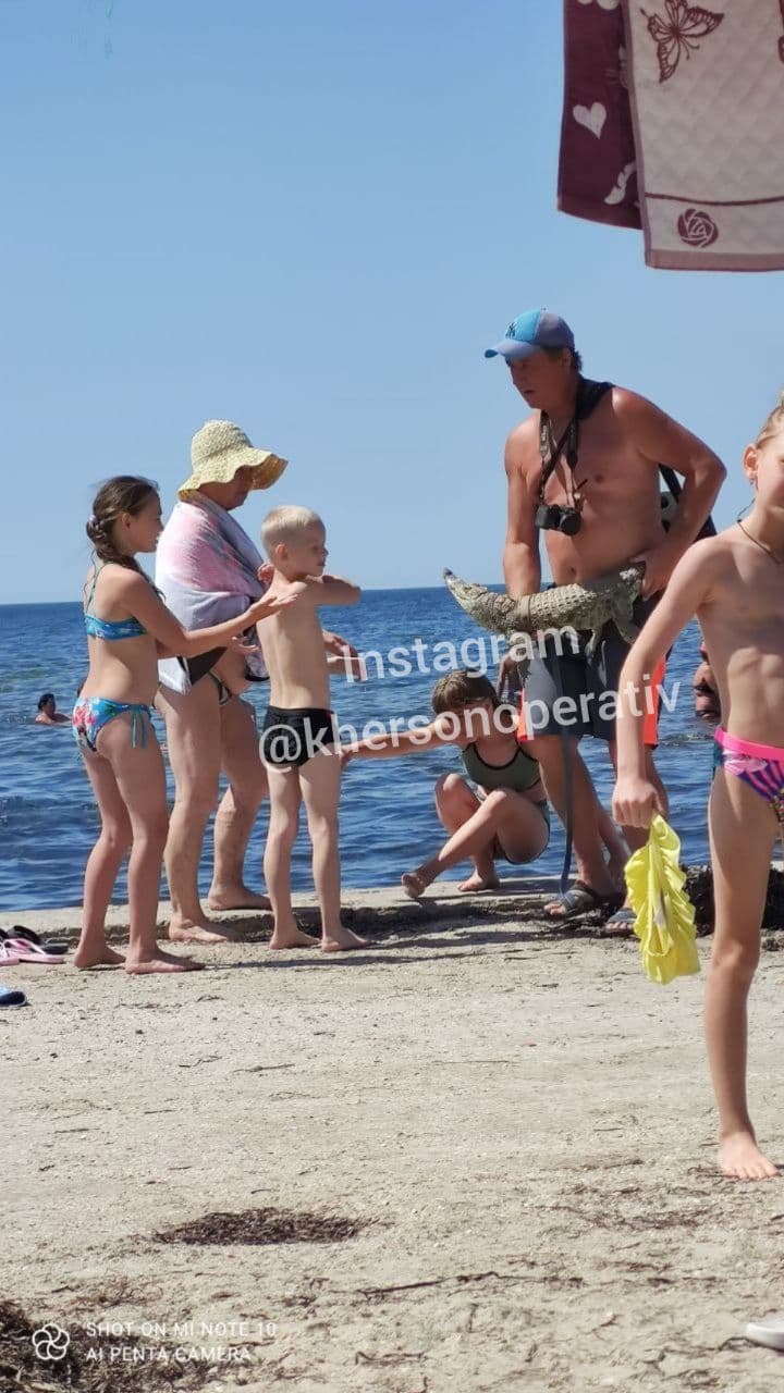 На українському курорті фотограф перевязав тварині пащу та пропонував фото з нею