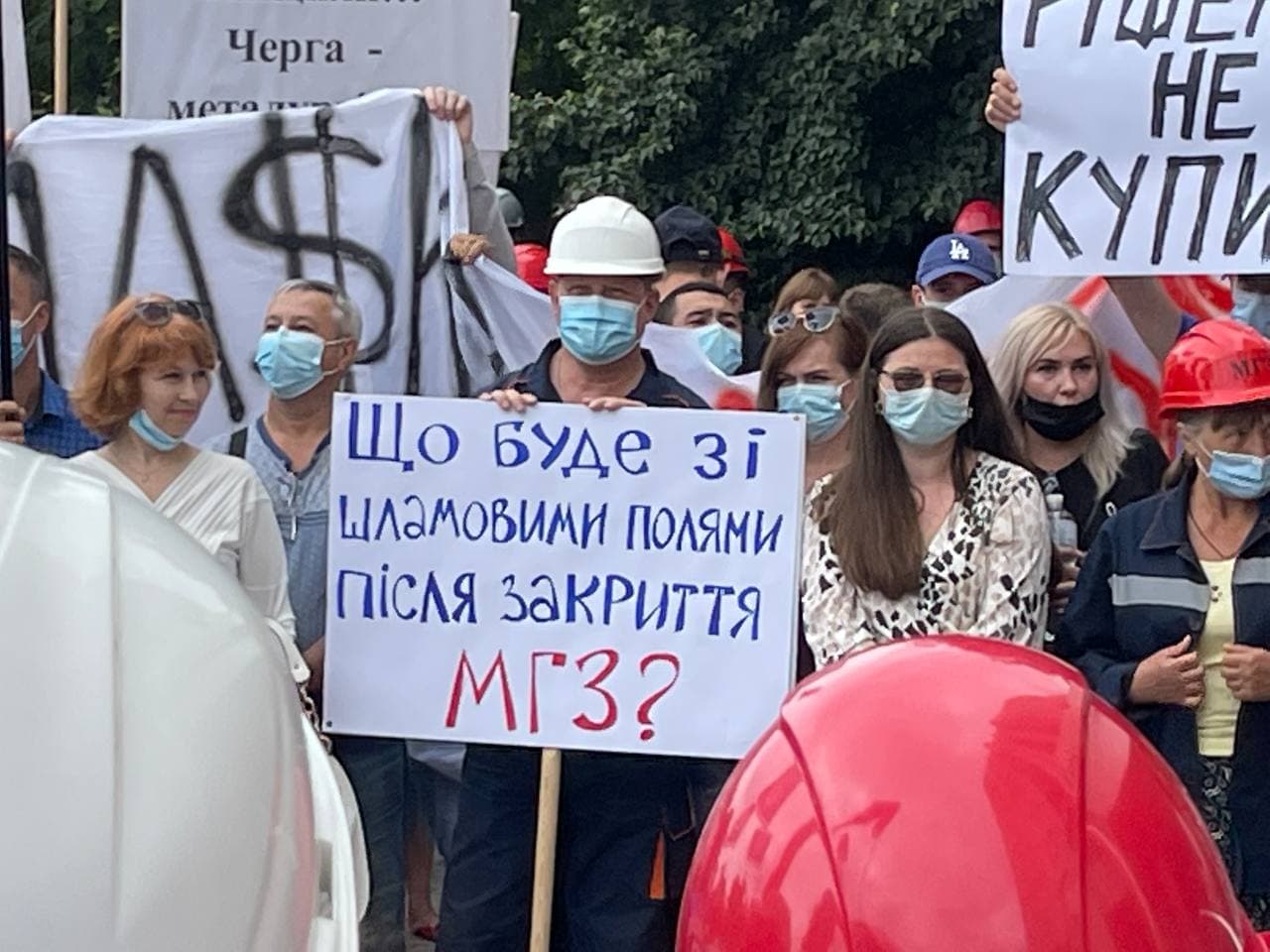 Робітники заводу в Миколаєві вийшли на мітинг під апеляційний суд