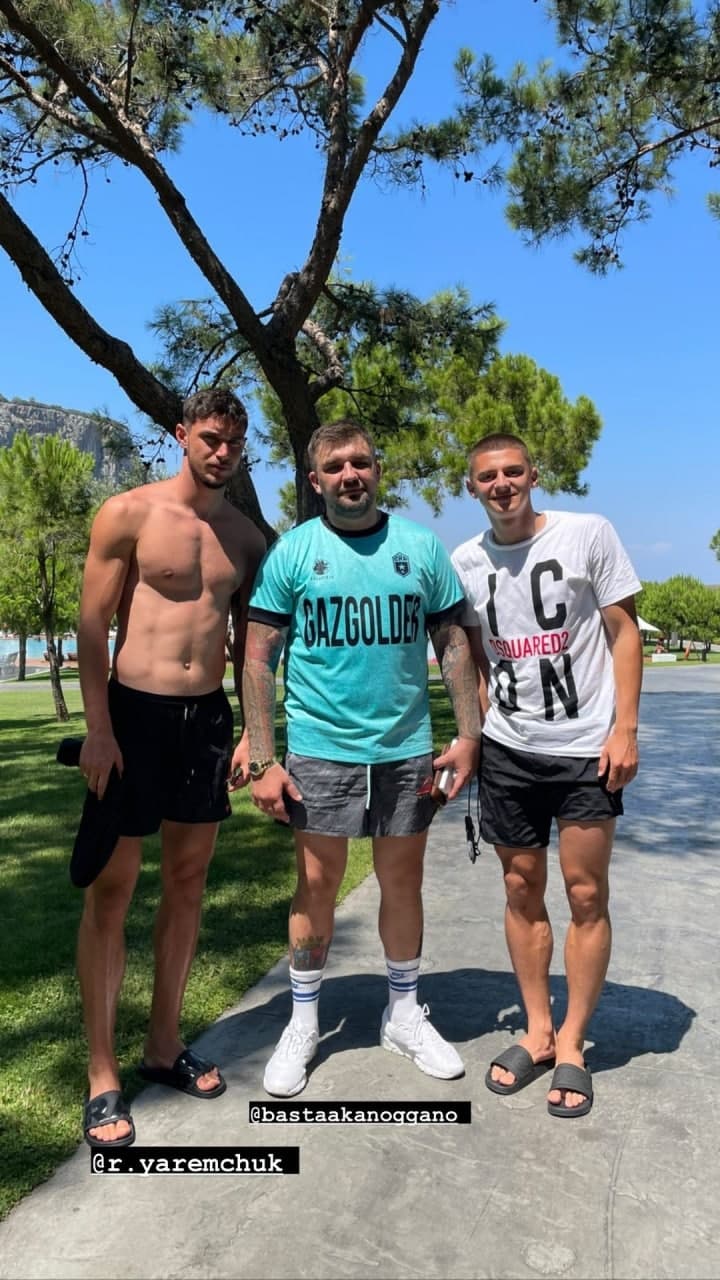 Игроки сборной Украины засветились со скандальным рэпером Бастой, посещавшим Крым