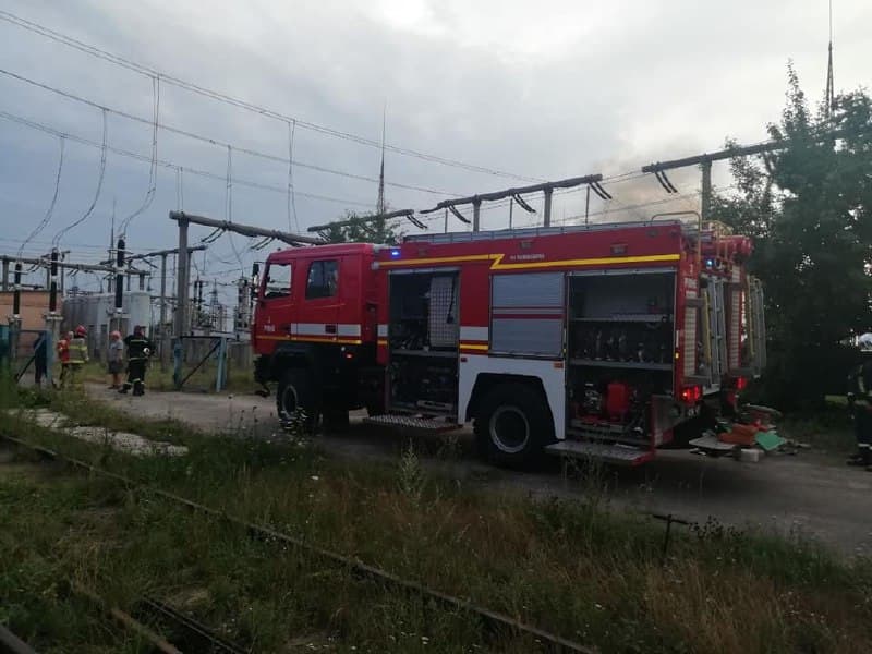 ЧП на подстанции в Ровно лишило света весь район: видео масштабного пожара