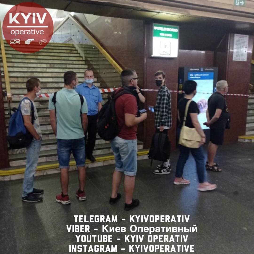 В метро Киева прямо в час пик закрыли переход между узловыми станциями (фото)