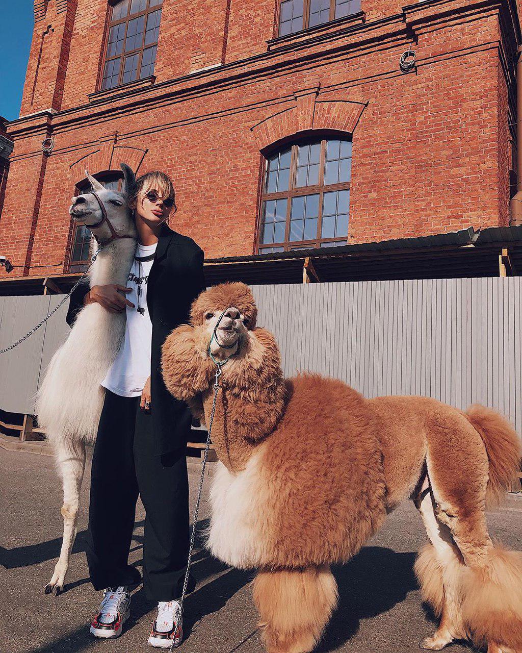 Троє зі скриньки: Лобода здивувала фанатів незвичайним знімком із &quot;подружками&quot;