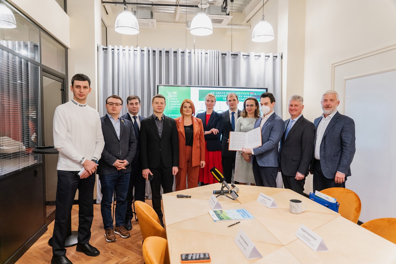 Владу закликали вирішити проблеми "зеленої" енергетики для виконання домовленостей з ЄС