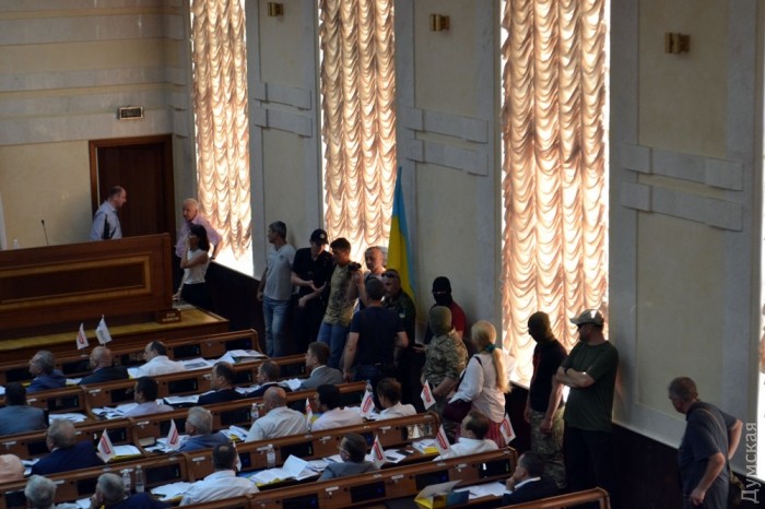 Нацгвардія, яка охороняла будівлю облради, не зупинила "гостей"