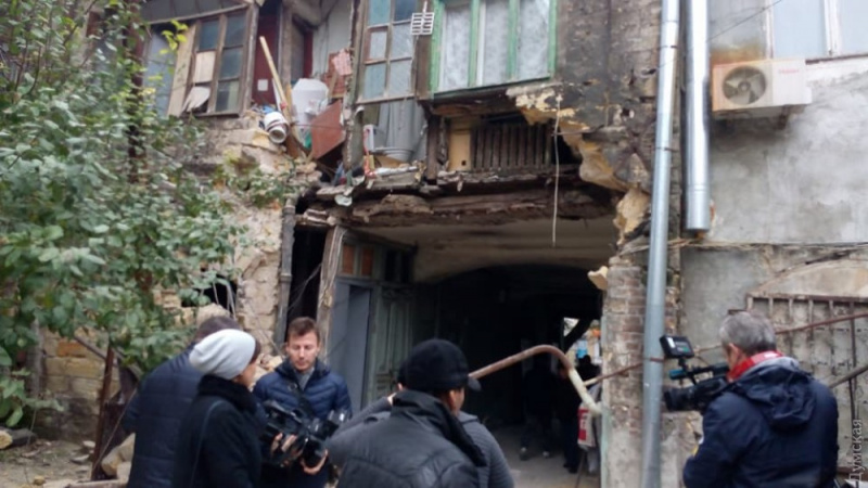 В Одесі обвалилася частина житлового будинку і пошкодила газопровід