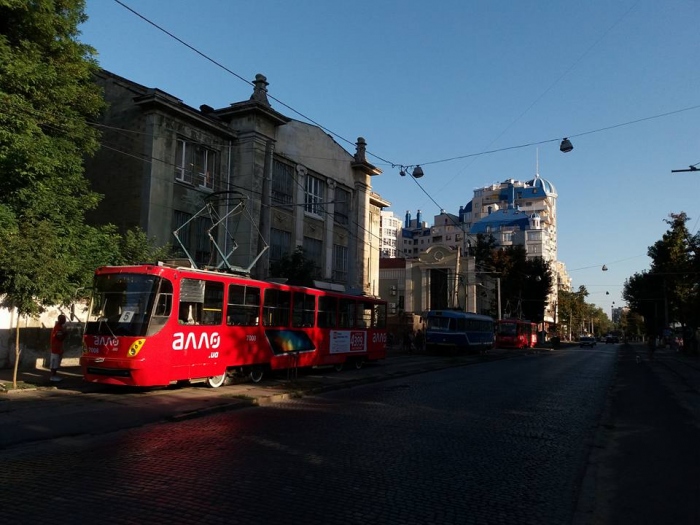 неизвестные устроили стрельбу в трамвае в Одессе