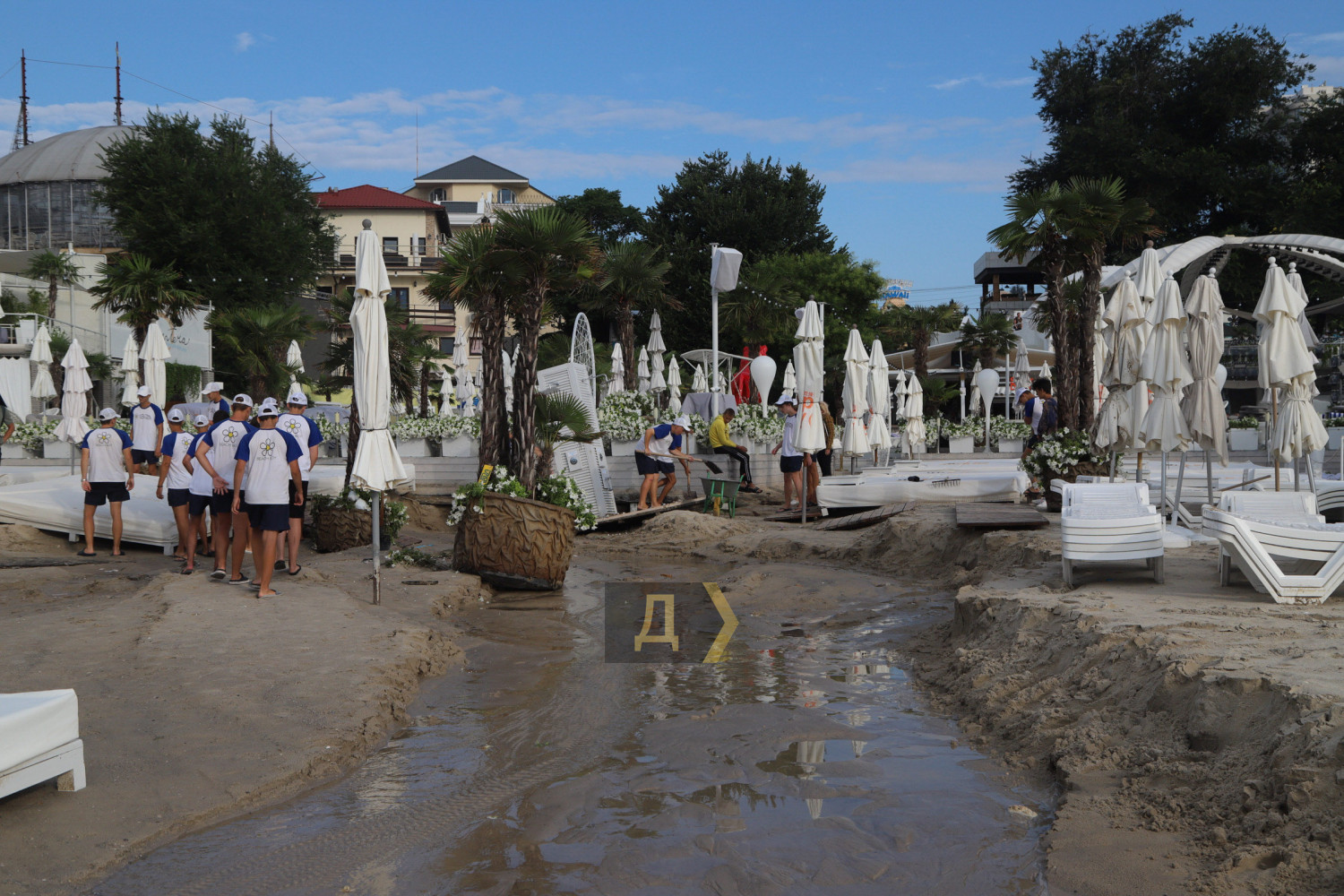 Затоплены магазины, уничтожен пляж и асфальт: на Одессу налетел жуткий ураган