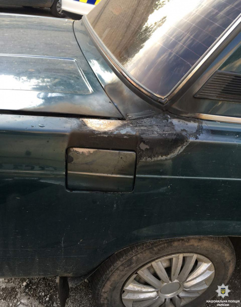 У Дніпропетровській області чоловік підпалив службовий автомобіль поліції