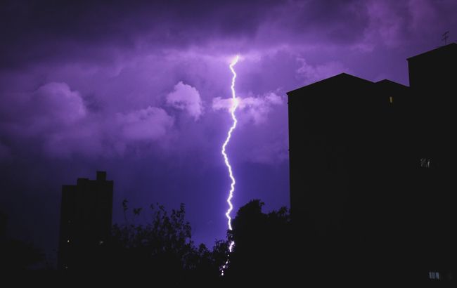 Оголошено штормове попередження: в Україні на вихідних розгуляється стихія