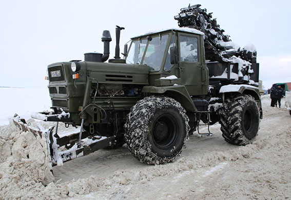 Снегопад в Украине: полиция 2 областей поднята по тревоге для разблокирования дорог