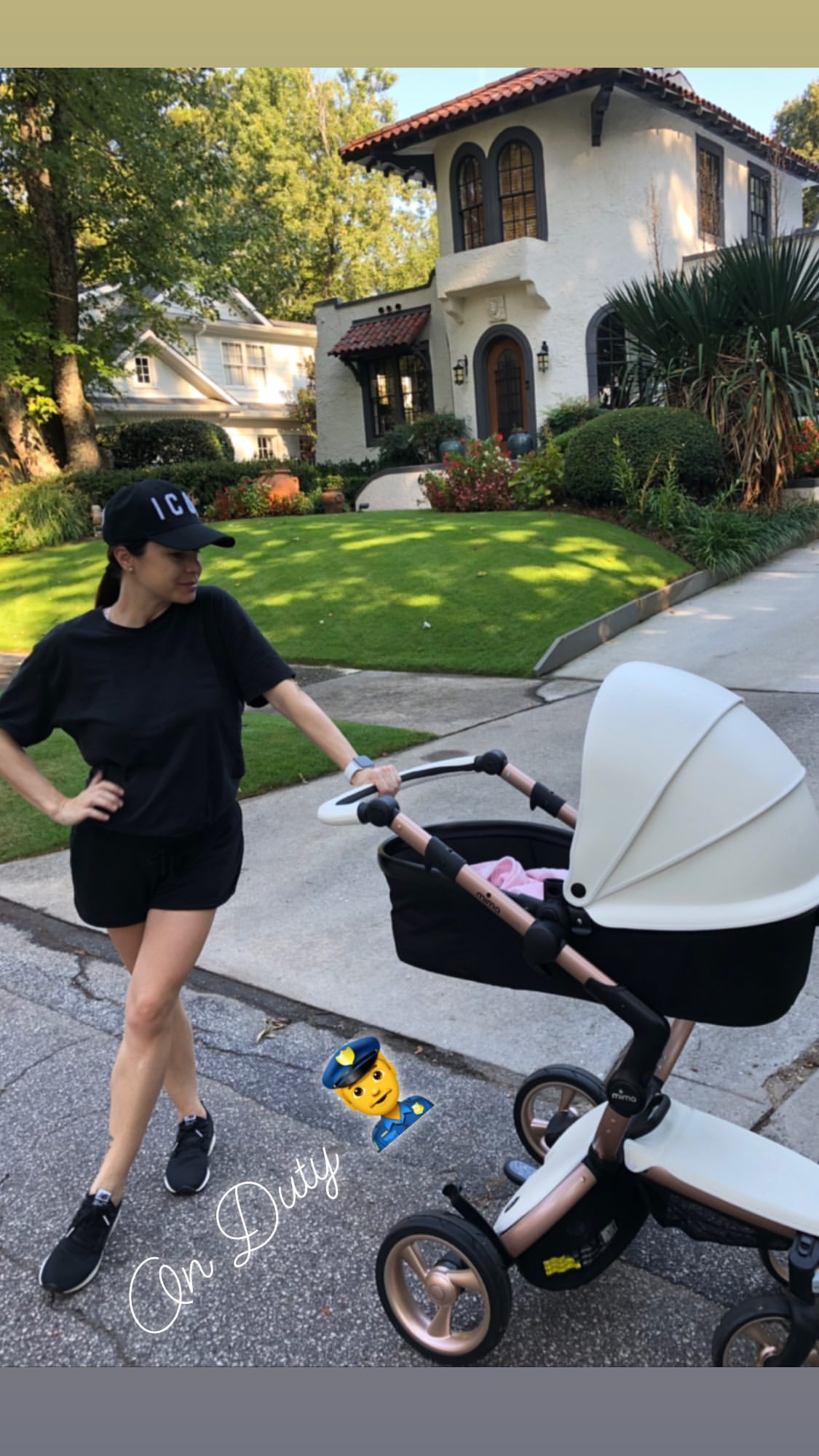 Лилия Подкопаева в коротких шортах умилила прогулкой с новорожденной доченькой