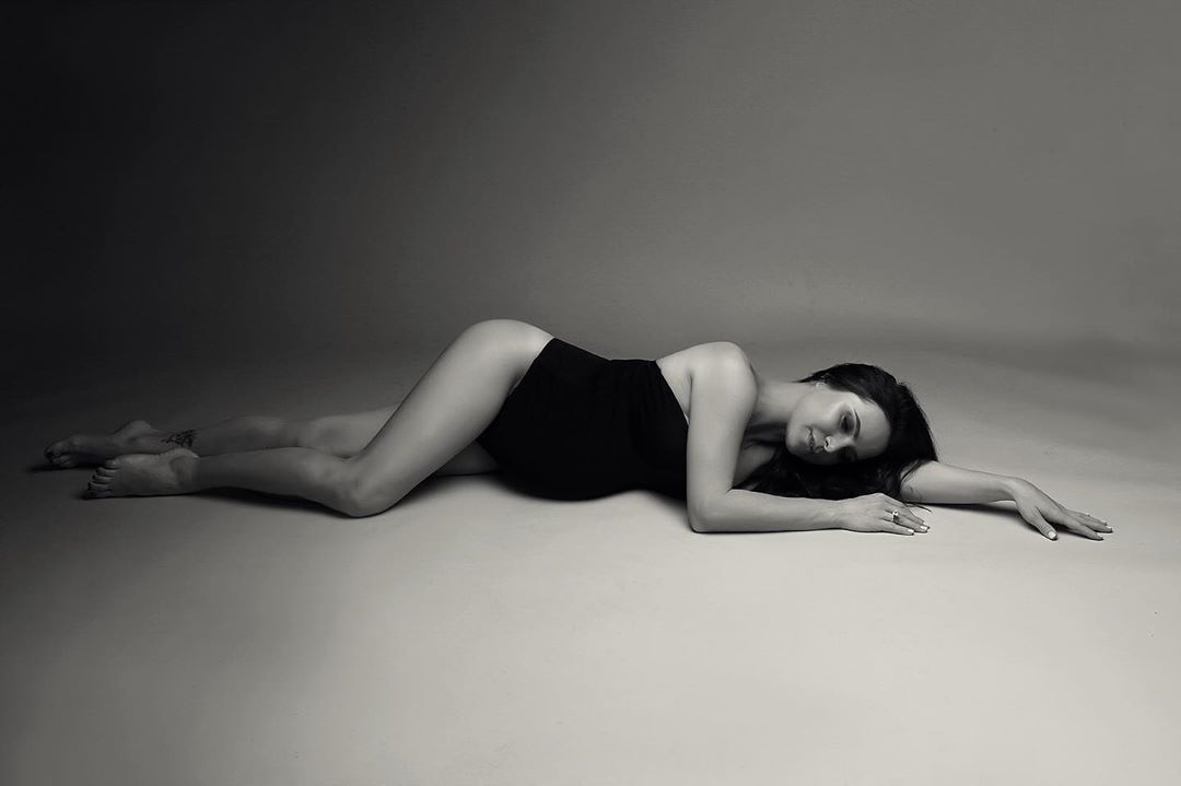 Вагітна Лілія Подкопаєва показала чималенький живіт на чуттєвому фото