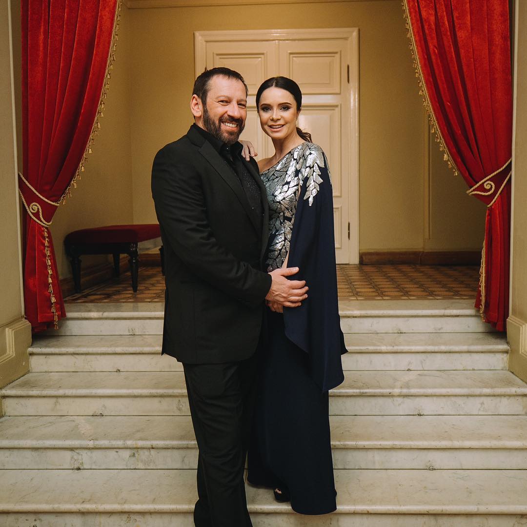 &quot;Спасибі за посмішку&quot;: вагітна Подкопаєва захопила стилем в блузі-вишиванці