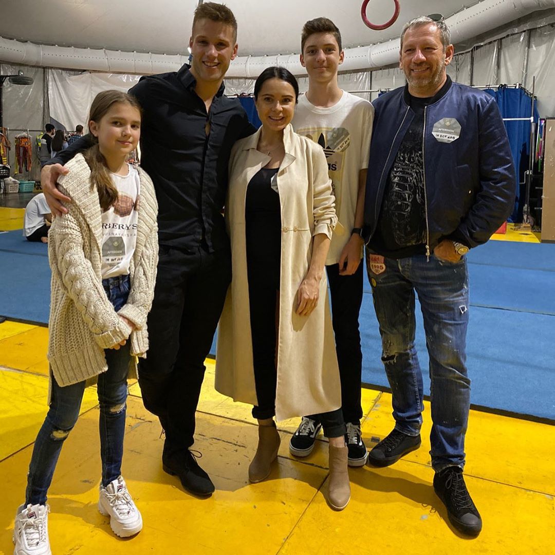 Красивая семья: Лилия Подкопаева восхитила редким выходом с детьми и возлюбленным