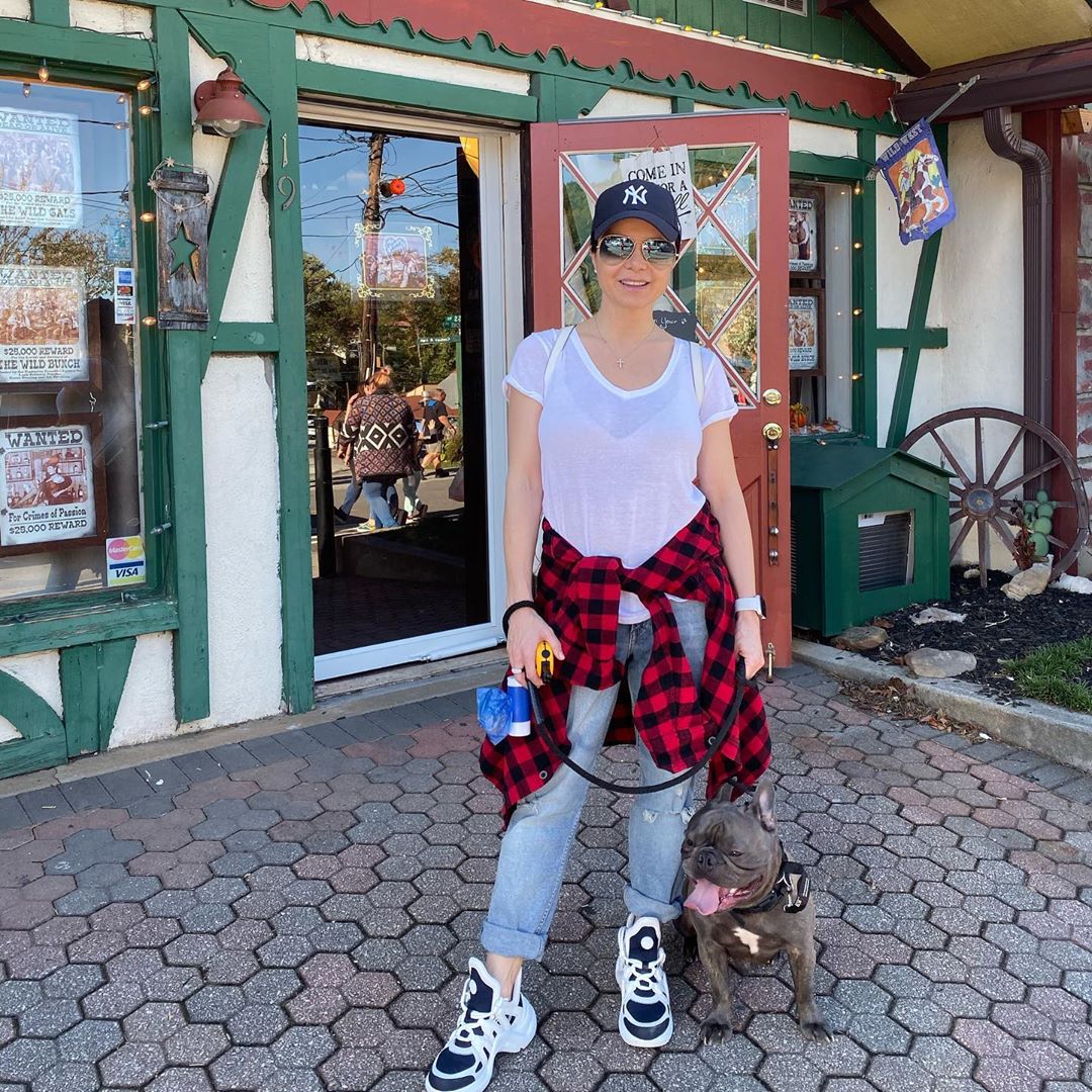 Копия мамы: Лилия Подкопаева восхитила осенней прогулкой с подросшей дочерью