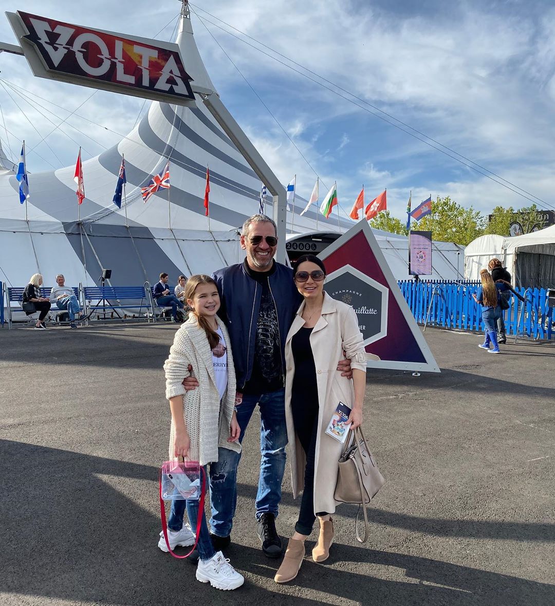 Красивая семья: Лилия Подкопаева восхитила редким выходом с детьми и возлюбленным