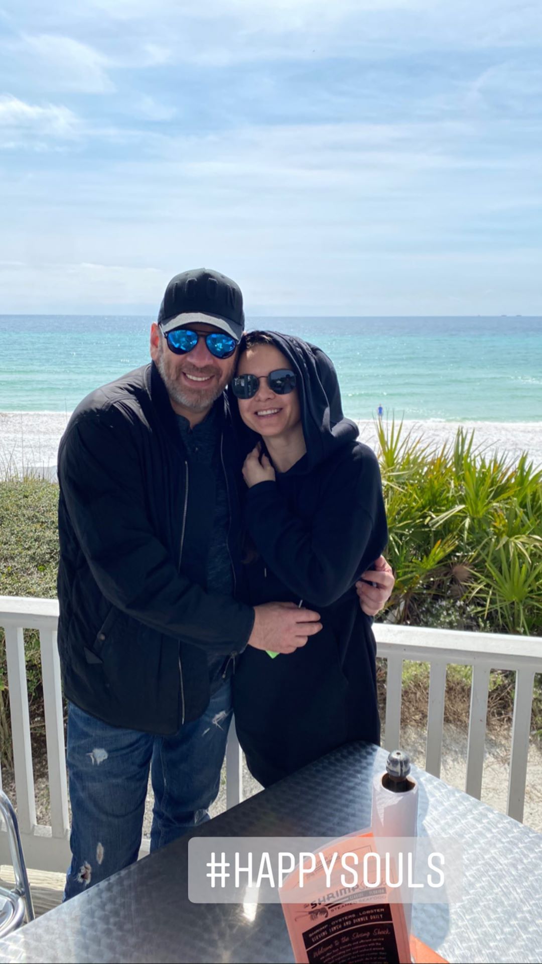 Счастливые души: Лилия Подкопаева с возлюбленным согрела теплом на солнечных фото