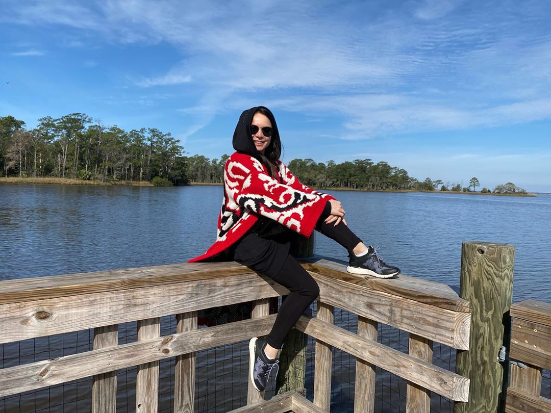 Счастливые души: Лилия Подкопаева с возлюбленным согрела теплом на солнечных фото