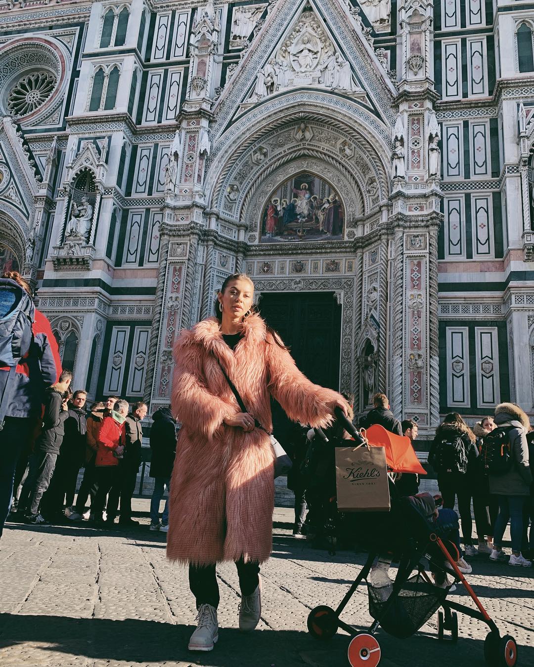 Хутряний флешмоб: українські знаменитості в епатажних рожевих шубах