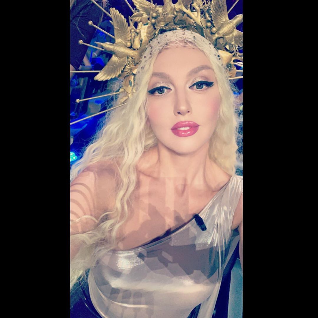 "Немає конкурентів": Оля Полякова в латексному вбранні звела з розуму розкішними формами