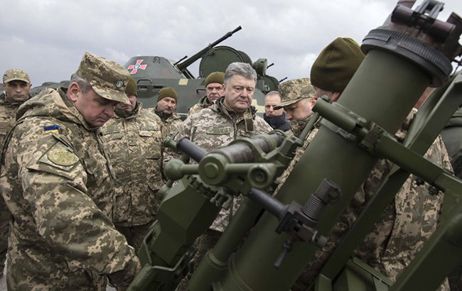 Корупція знищує українську армію, - NYT