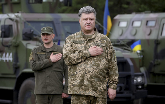 Корупція знищує українську армію, - NYT