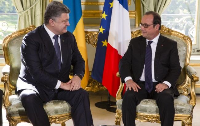 Порошенко і Олланд під час нормандського саміту