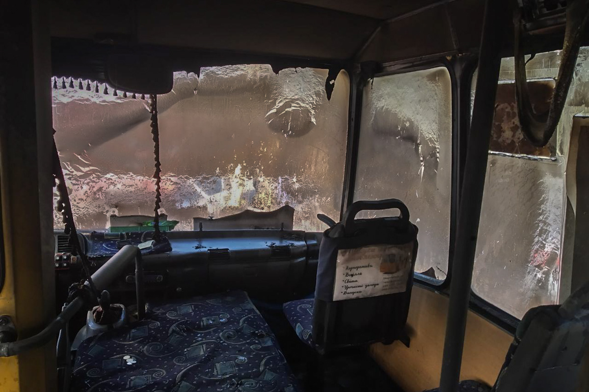 Вигорів весь салон: у Києві на ходу загорілась маршрутка (фото, відео)