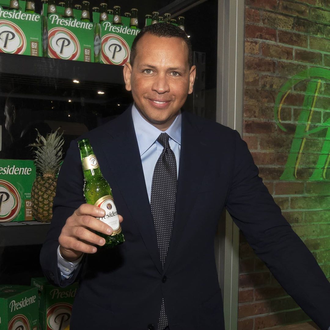 Альтернатива &quot;леопарду&quot;: Дженніфер Лопес показала розкішний образ з оригінальним анімалістичним принтом