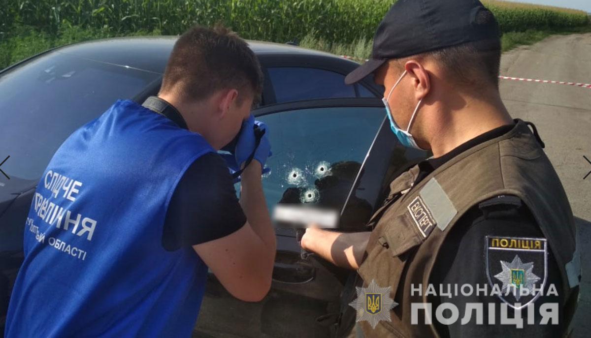 Під Полтавою розстріляли авто на трасі: стали відомі деталі НП (фото)