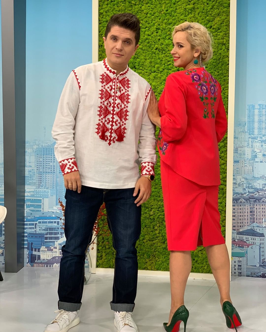 Украинская икона стиля: Лилия Ребрик поразила формами в алом наряде