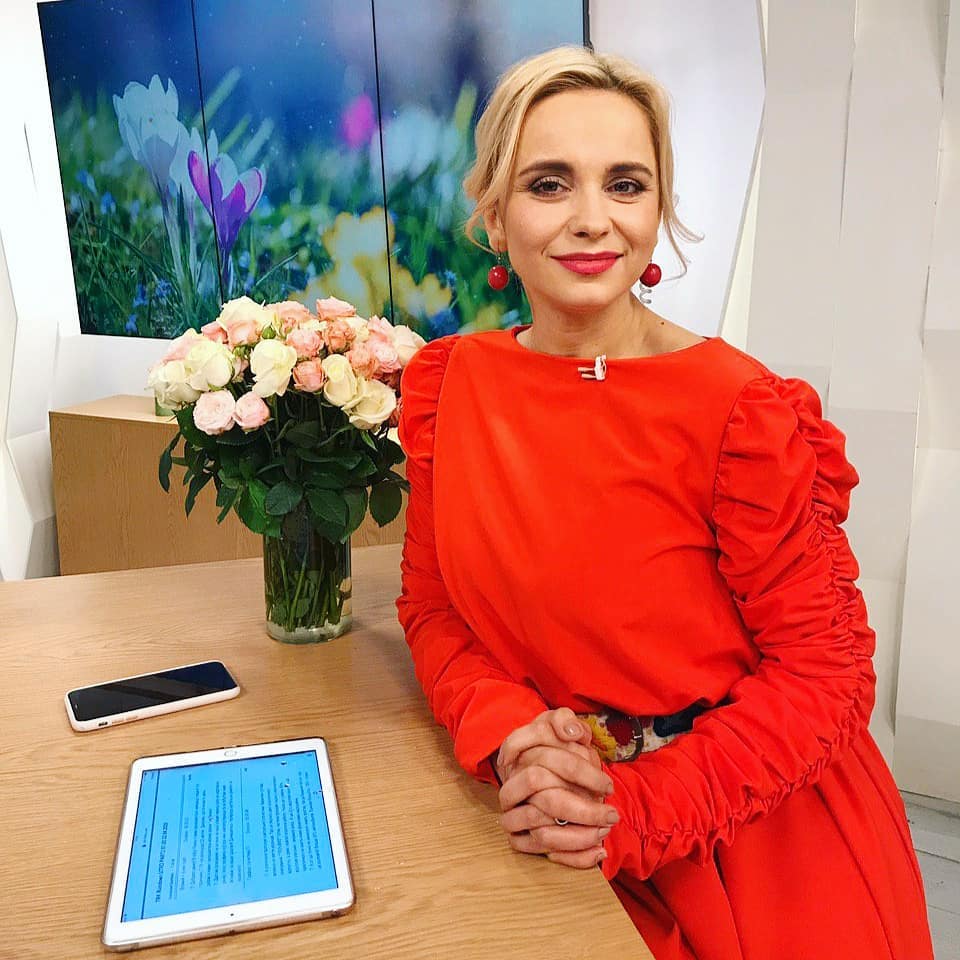 Леді в червоному: Лілія Ребрик в ефектній червоній сукні підкреслила вишукані форми