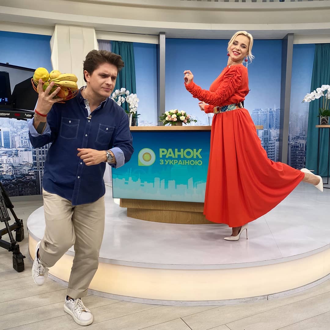 Леді в червоному: Лілія Ребрик в ефектній червоній сукні підкреслила вишукані форми