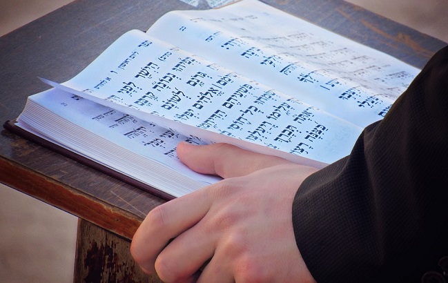 На Йом-Кипур усердно молятся