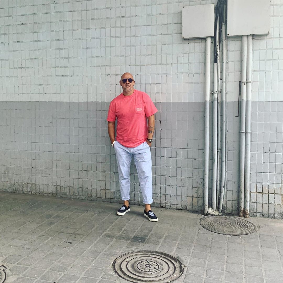 Пацан-красавчик: Потап восхитил "молодецким" образом в штанах с подкатами и розовой футболке